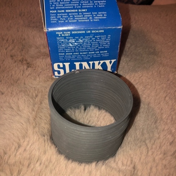 VINTAGE Slinky The Names James Made in Canada Cat. No. 100 EUC w Box - Picture 4 of 4